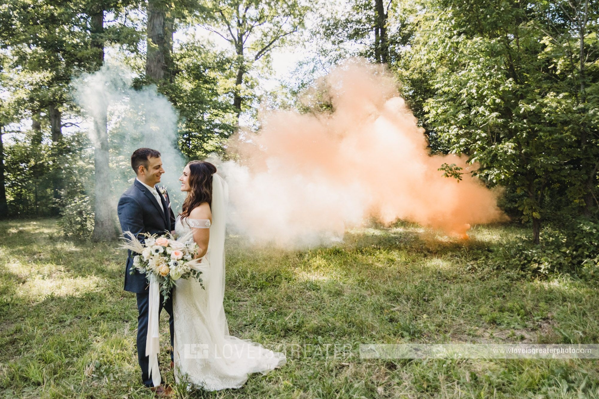 smoke-bomb-wedding-photography09