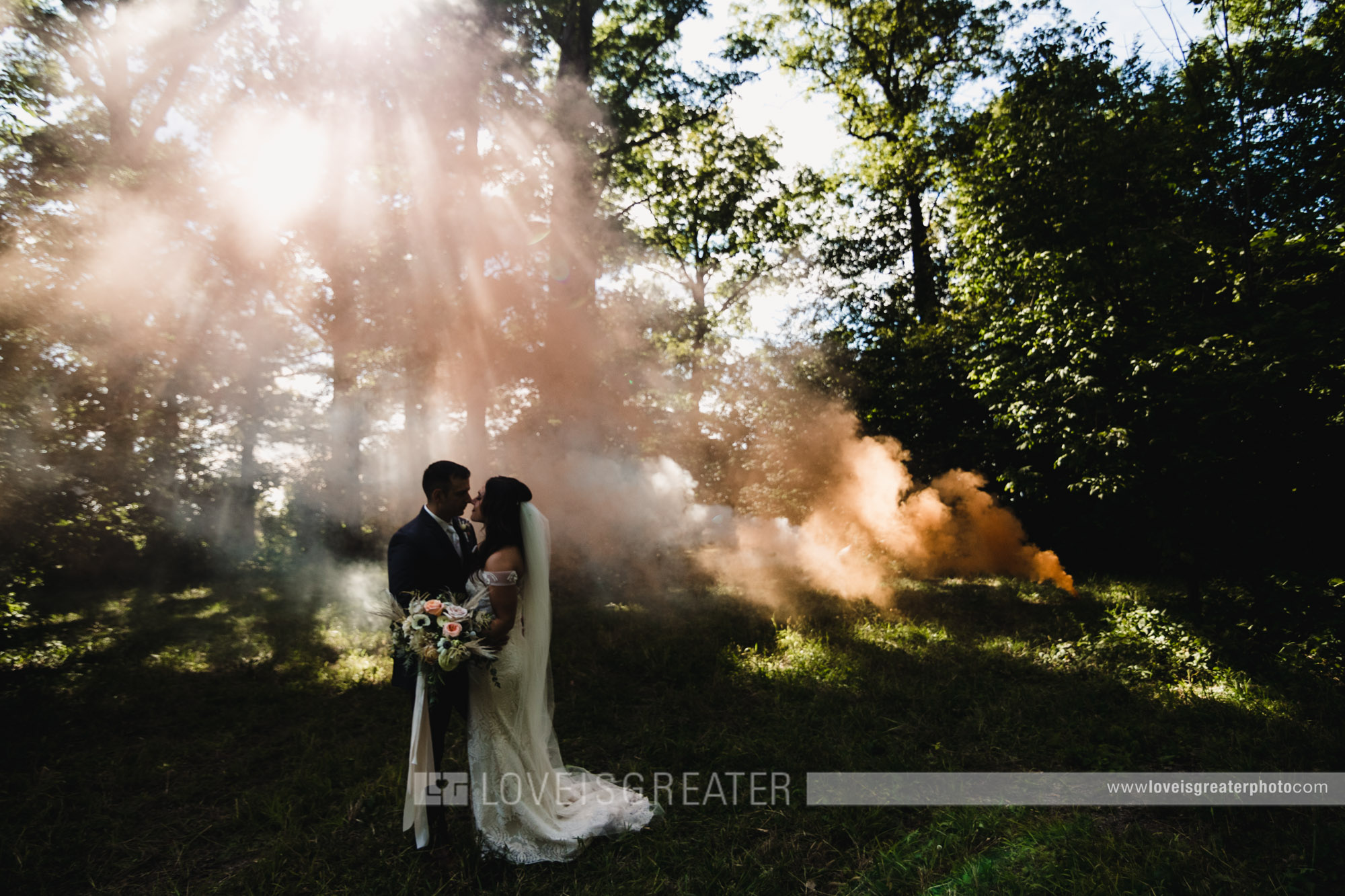 smoke-bomb-wedding-photography10