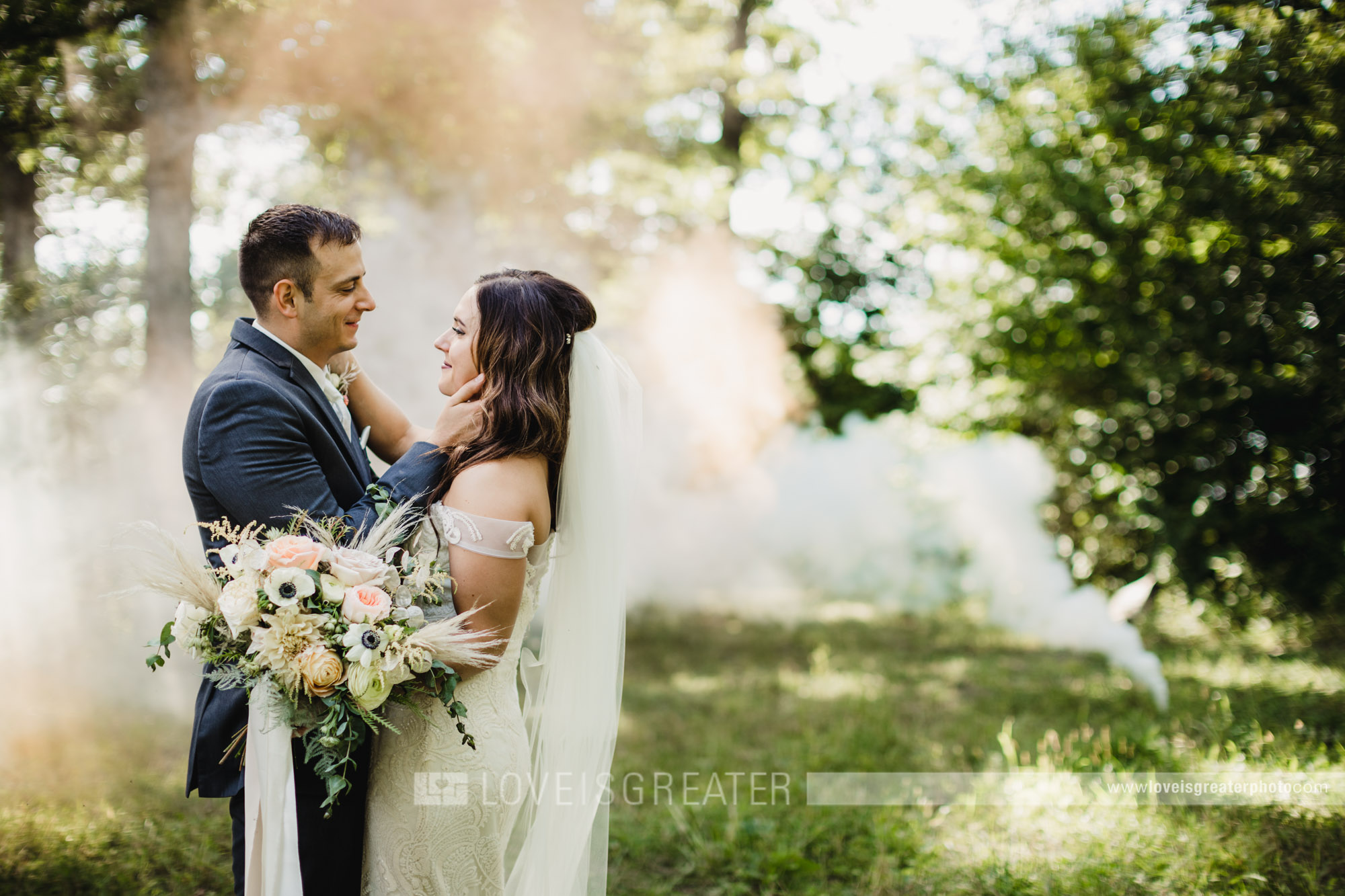 smoke-bomb-wedding-photography13